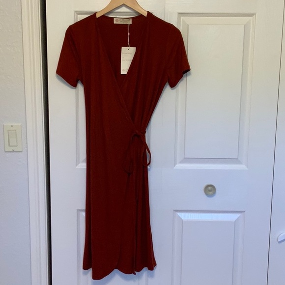 LA Relaxed Short Sleeve Wrap Dress - Picture 1 of 3